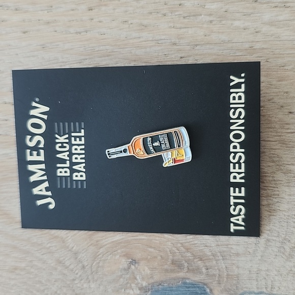 NWOT Jameson Black Barrel Pin - Picture 1 of 5